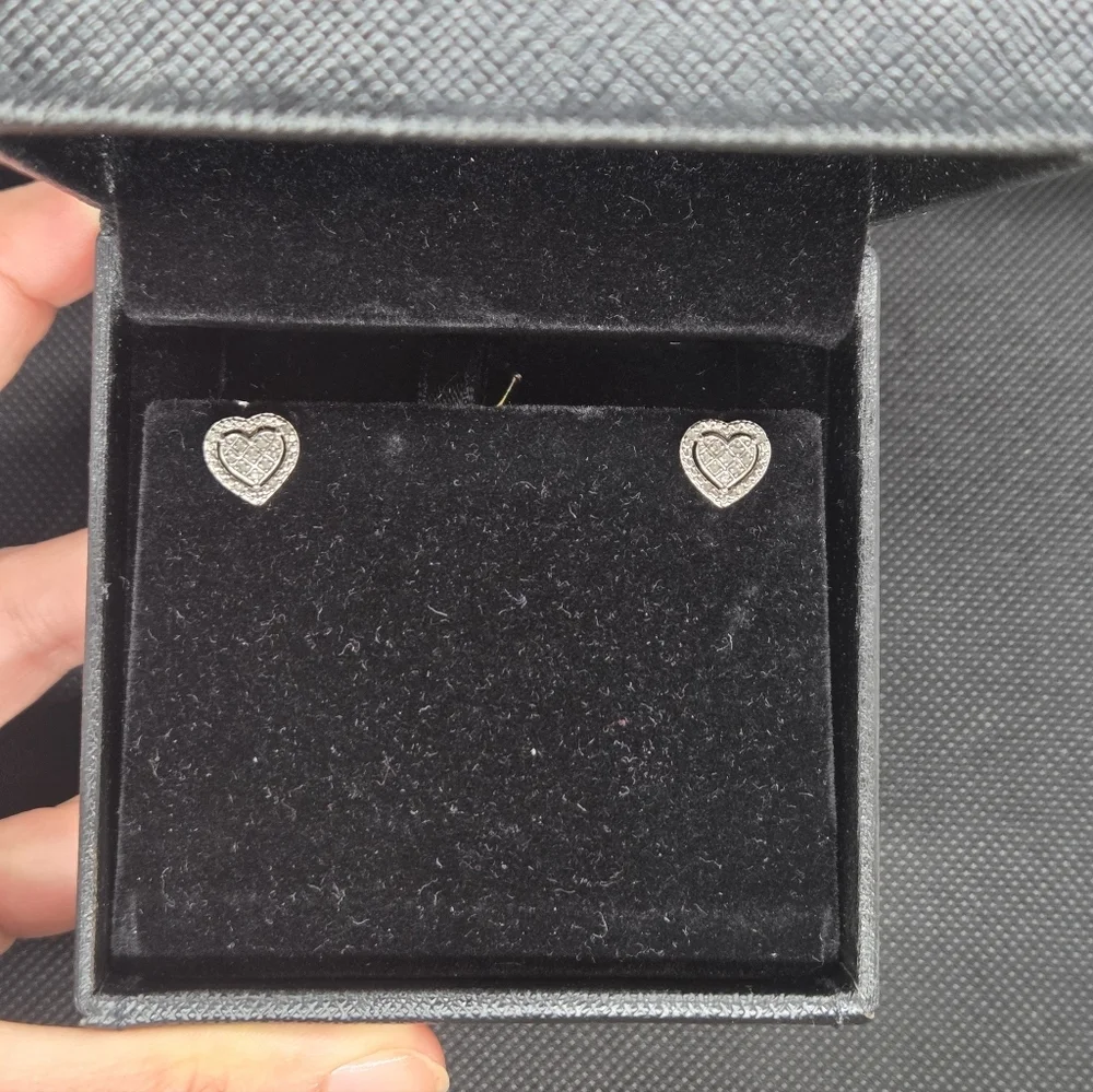 1/10Ct Genuine Diamomd Sterling Silver Heart Stud Earrings - Picture 4 of 8